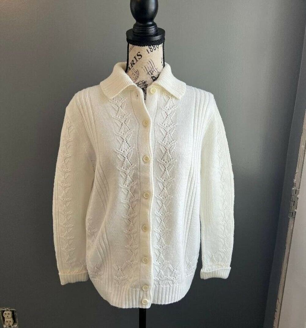 Vintage British Vogue white Patterned button up collared sweater / Cardigan